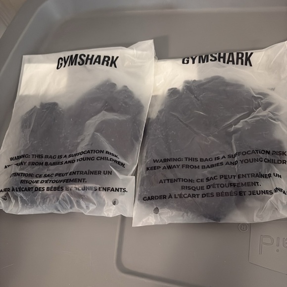 Bundle of 2 Pairs of Gymshark Lifting Gloves Medium - Picture 5 of 5